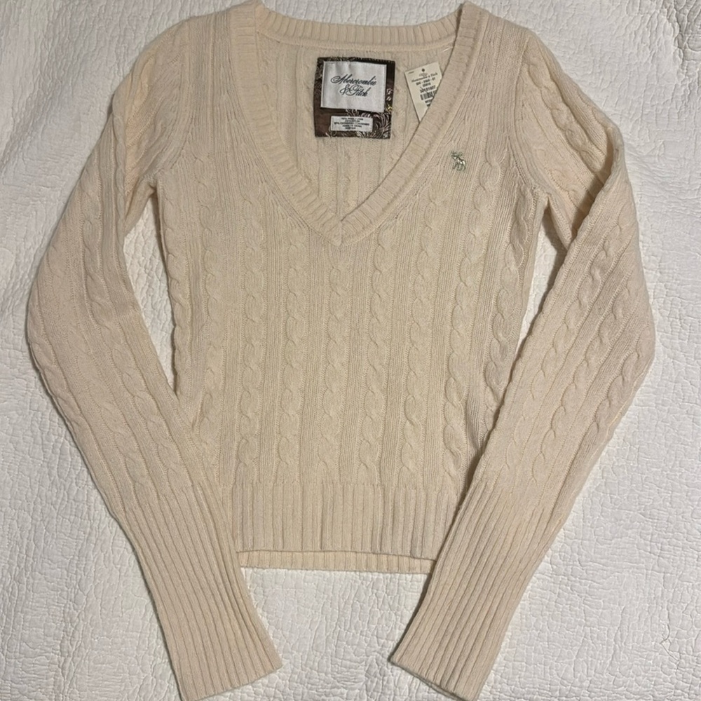 NWT Abercrombie & Fitch Cream Cable Knit Wool/Cashmere blend V-Neck Sweater - M